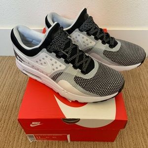 Nike Air Max Zero Essential Men’s Sneakers Size 11